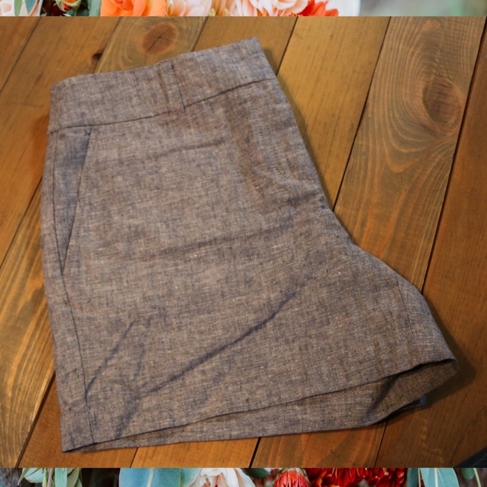 NWOT LOFT Light Wash Chambray Shorts – Size 6